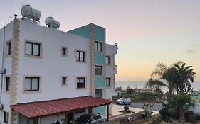 Joanna Sunset Apts Pomos